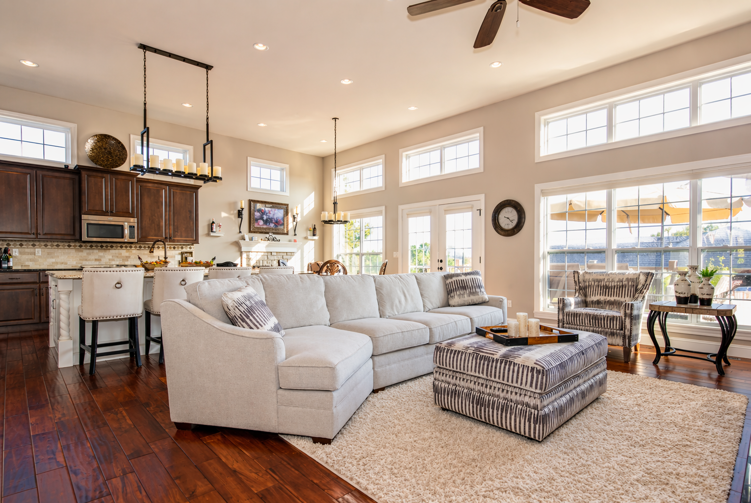 Top 5 Reasons to Invest in energy-efficient replacement windows that brighten interior living spaces